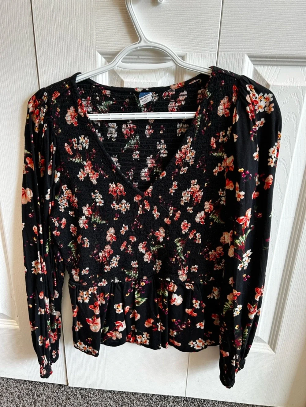 Old Navy Floral V-Neck Long Sleeve Top - Picture 2 of 4